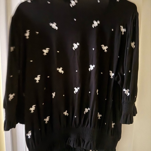 Ralph Lauren Black and White Embroidered Top with Floral design - Picture 3 of 4